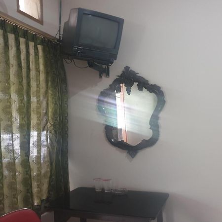 Hotel Oyo Life 2090 Ratna Backpacker Syariah Probolinggo Esterno foto
