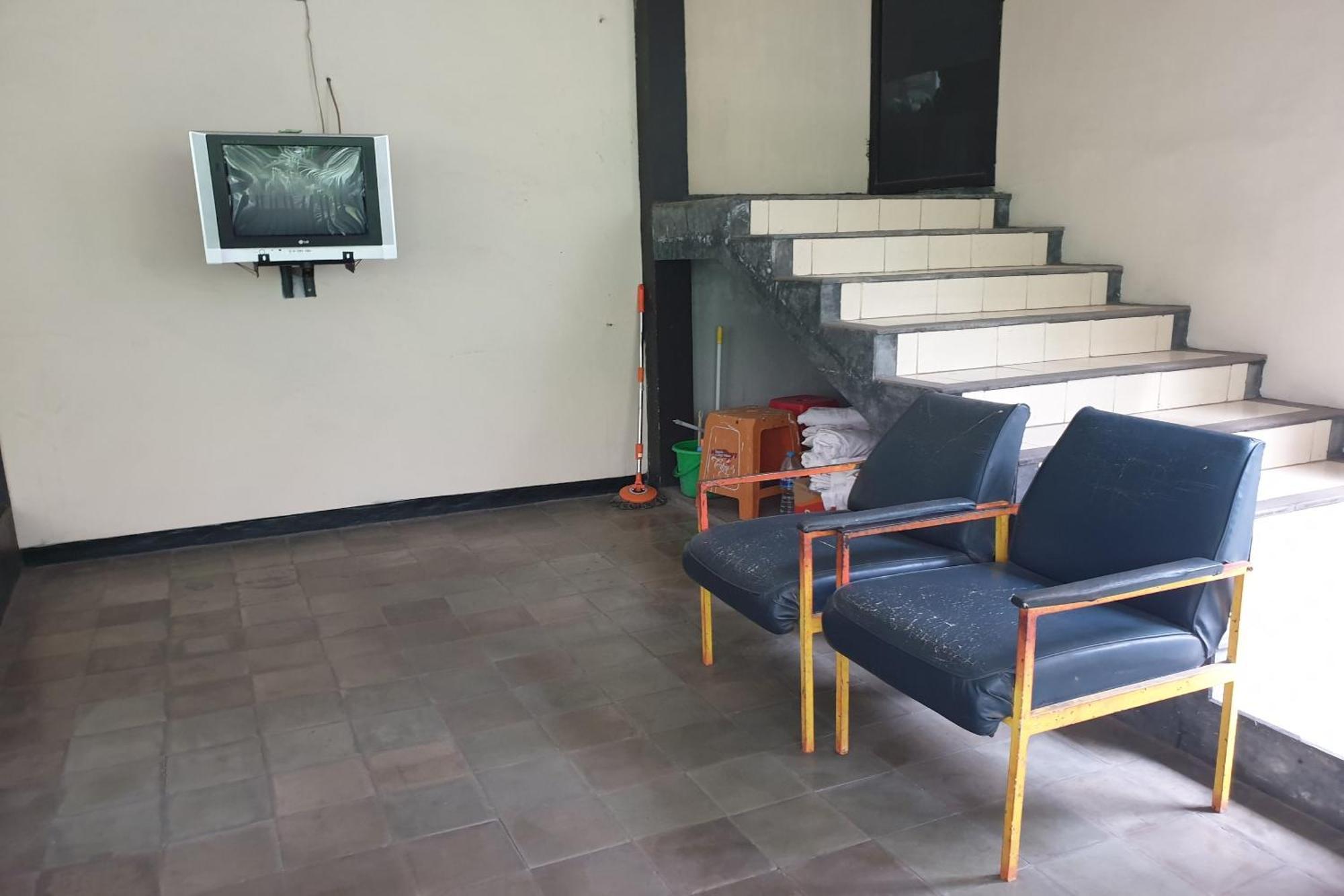 Hotel Oyo Life 2090 Ratna Backpacker Syariah Probolinggo Esterno foto