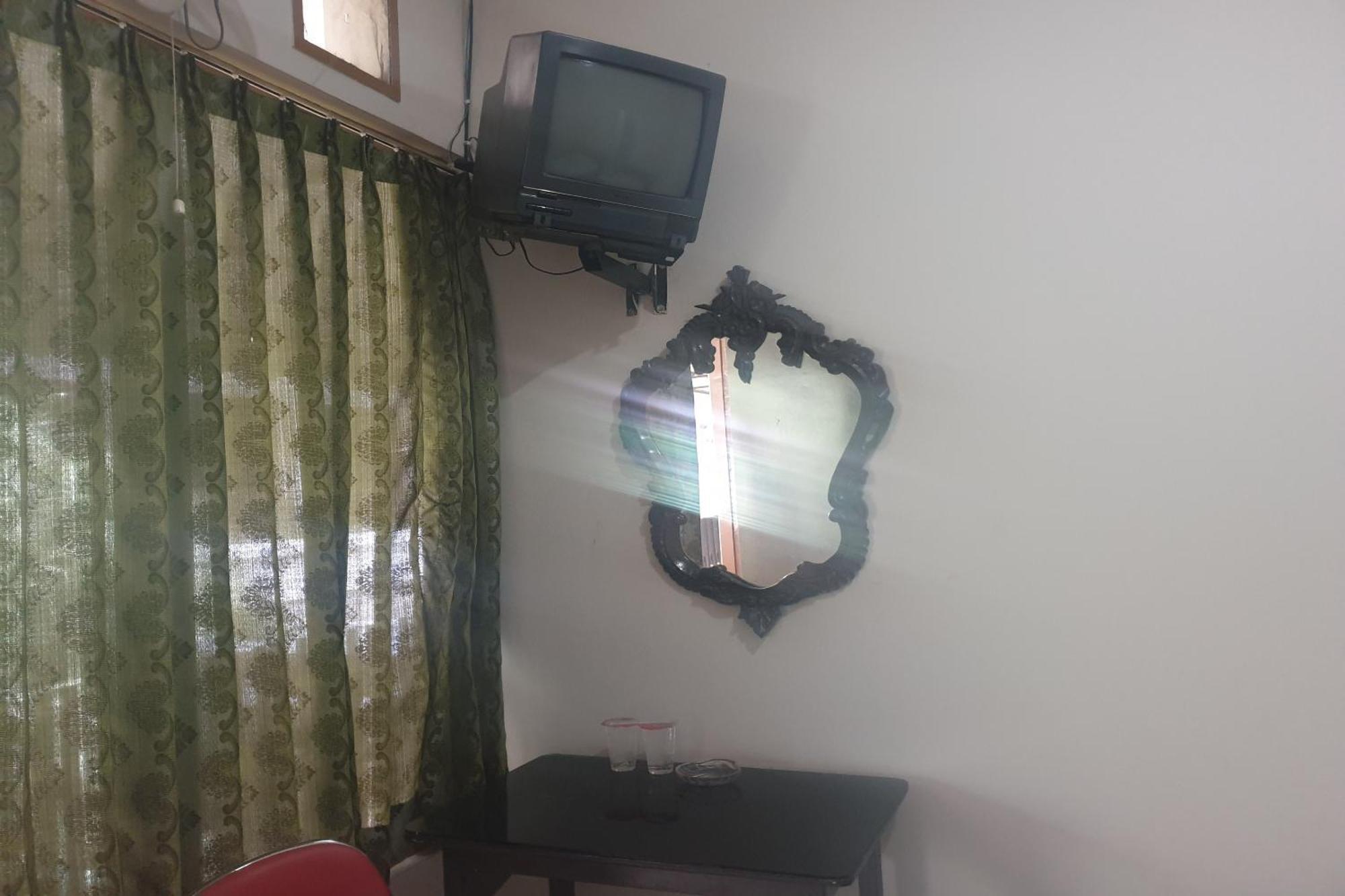 Hotel Oyo Life 2090 Ratna Backpacker Syariah Probolinggo Esterno foto