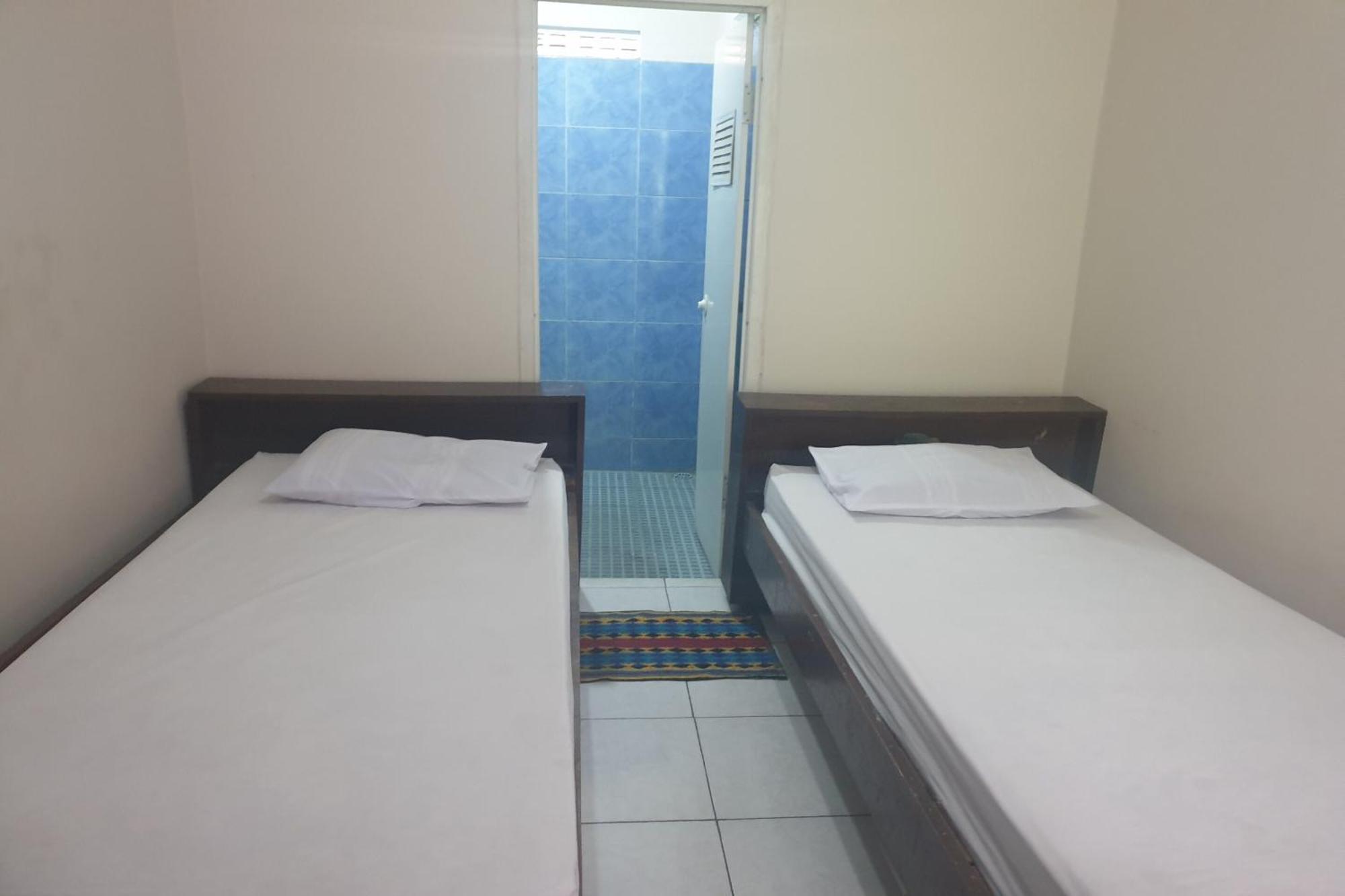 Hotel Oyo Life 2090 Ratna Backpacker Syariah Probolinggo Esterno foto