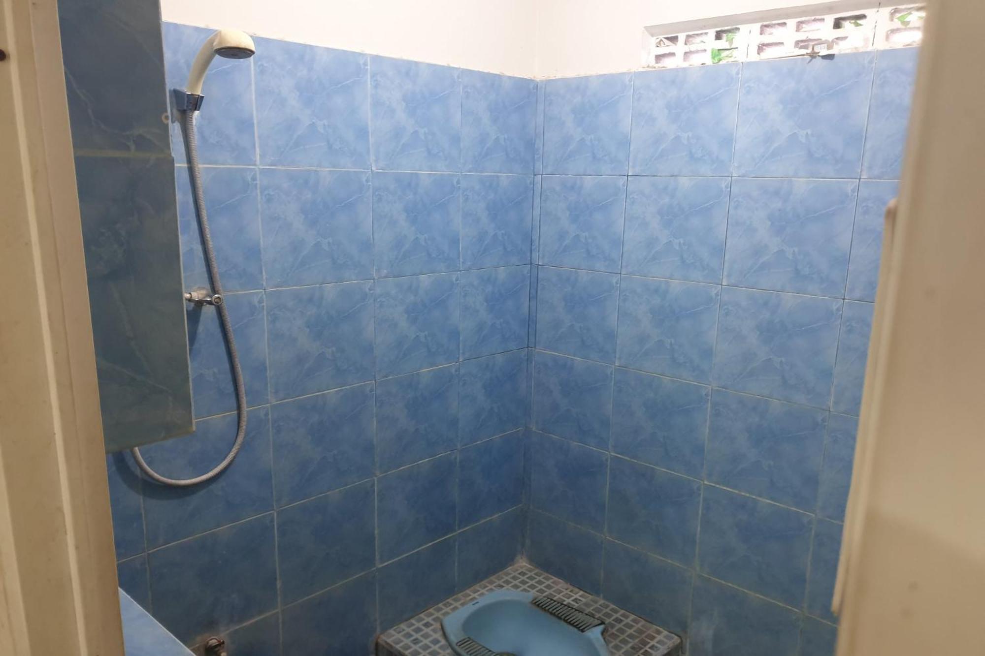Hotel Oyo Life 2090 Ratna Backpacker Syariah Probolinggo Esterno foto