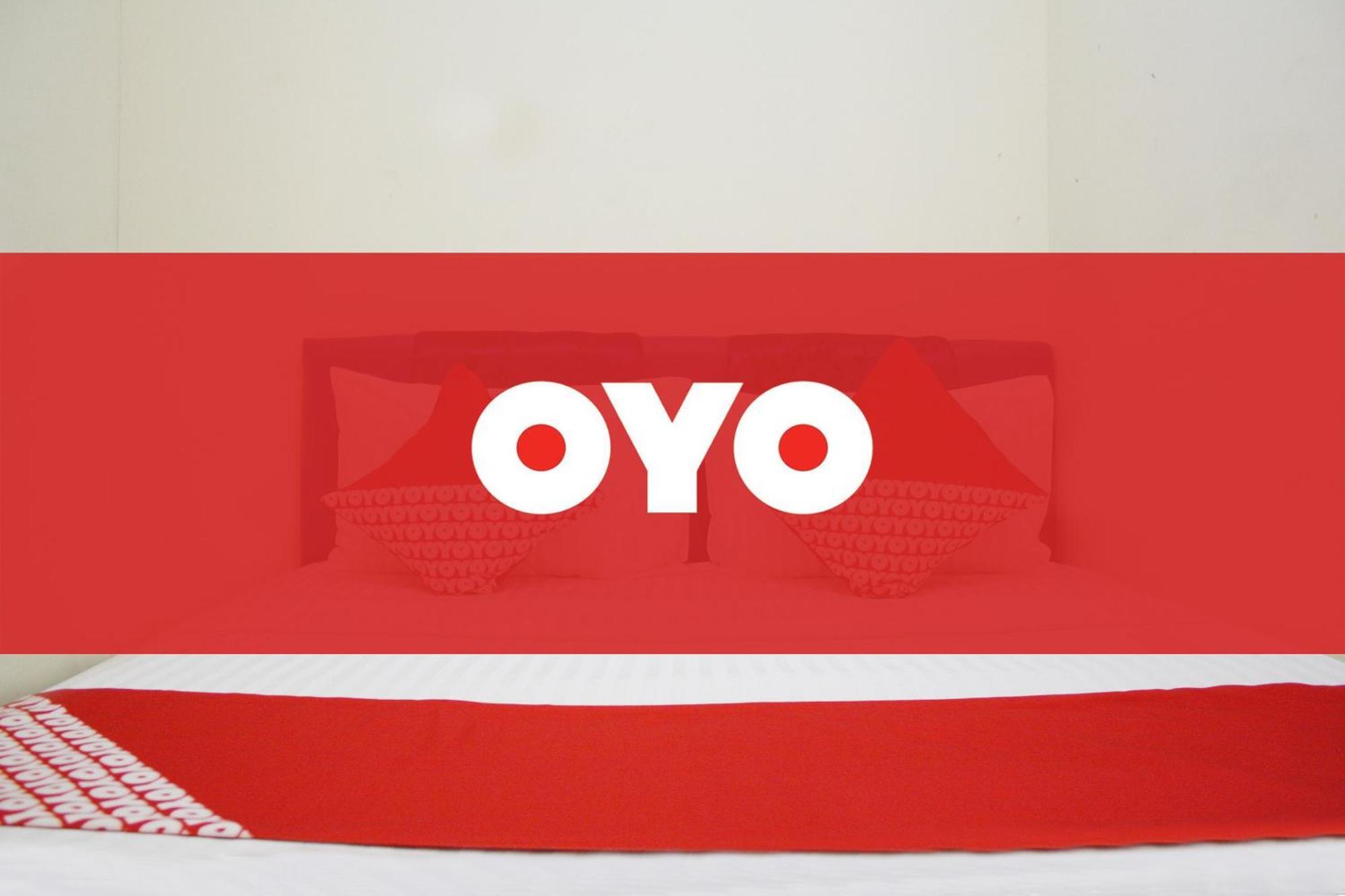 Hotel Oyo Life 2090 Ratna Backpacker Syariah Probolinggo Esterno foto
